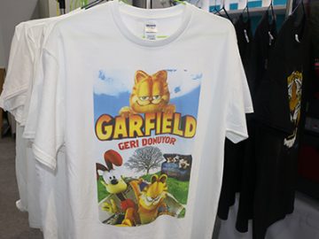 თეთრი T მაისური ჩვენება